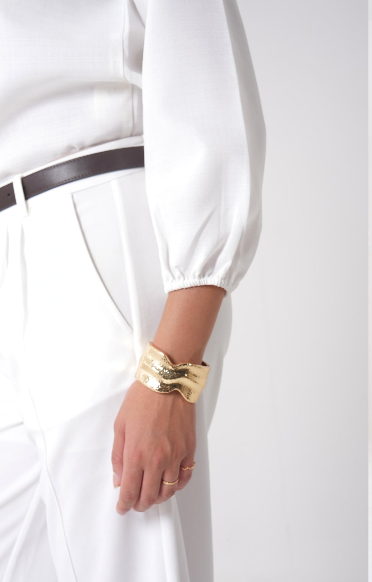 Image of The Relaxed Cuff Linen Shirt - White